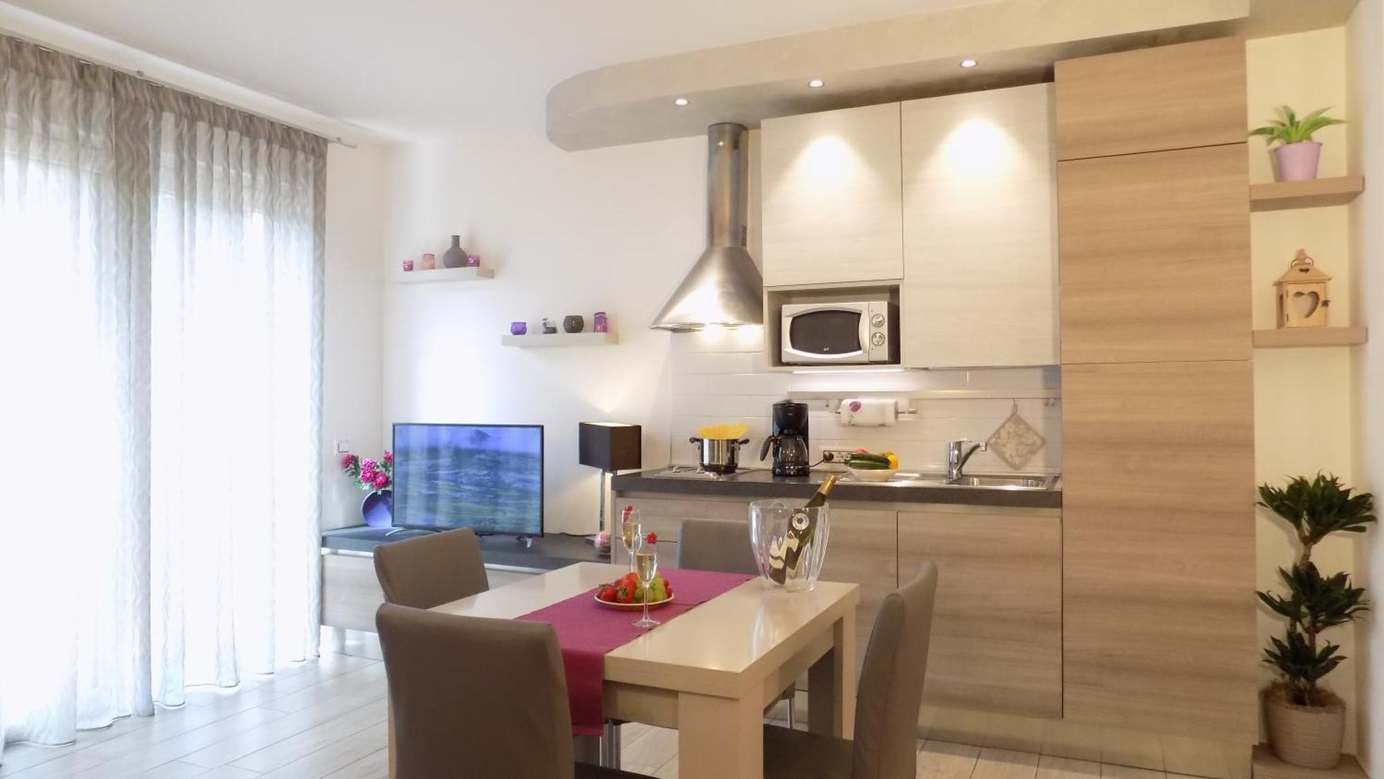 Millyholidays - Apartment Lilla - Center - Nearby Beach - Private Garden - Spa Pool Bardolino Exterior foto